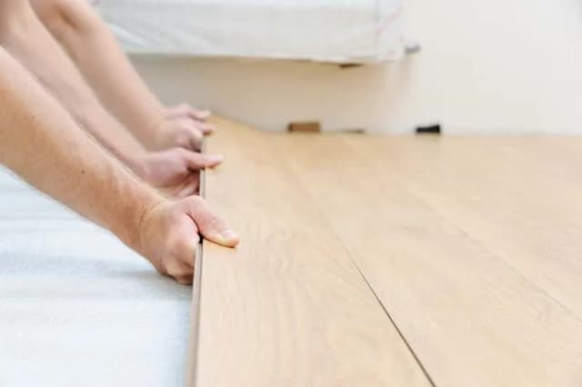 Jak kłaść panele w pokoju: uniknij najczęstszych błędów i problemów Jak kłaść panele w pokoju: uniknij najczęstszych błędów i problemów